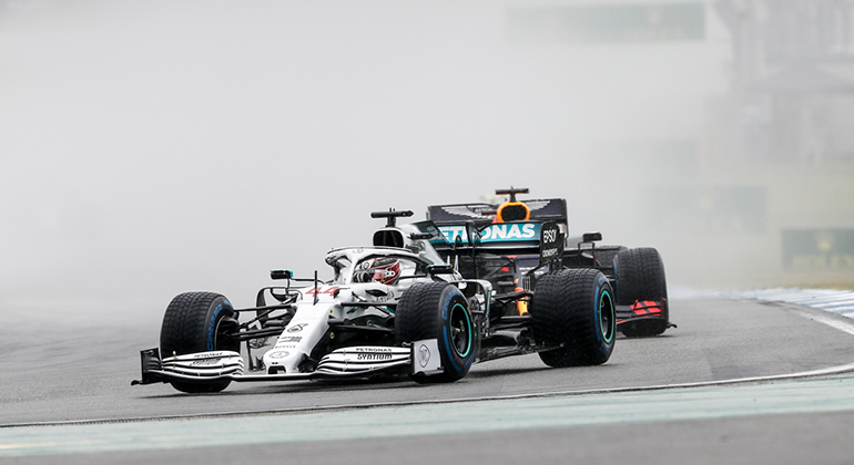 Lewis Hamilton segue líder do campeonato após uma das atuações mais conturbadas de sua carreira (Mercedes)
